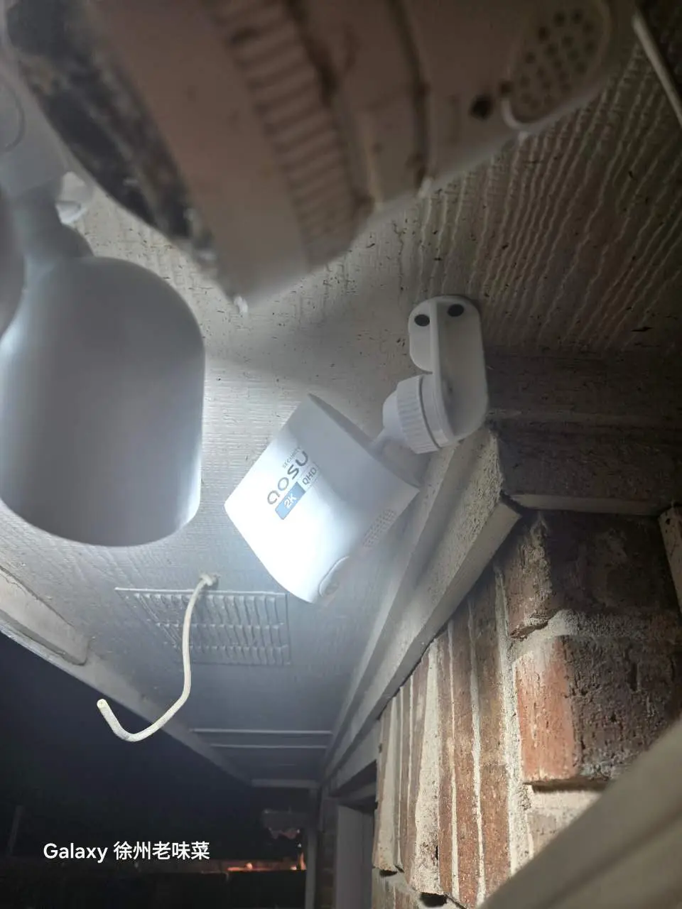 AOSU 2K QHD Battery Security Cameras celling mount