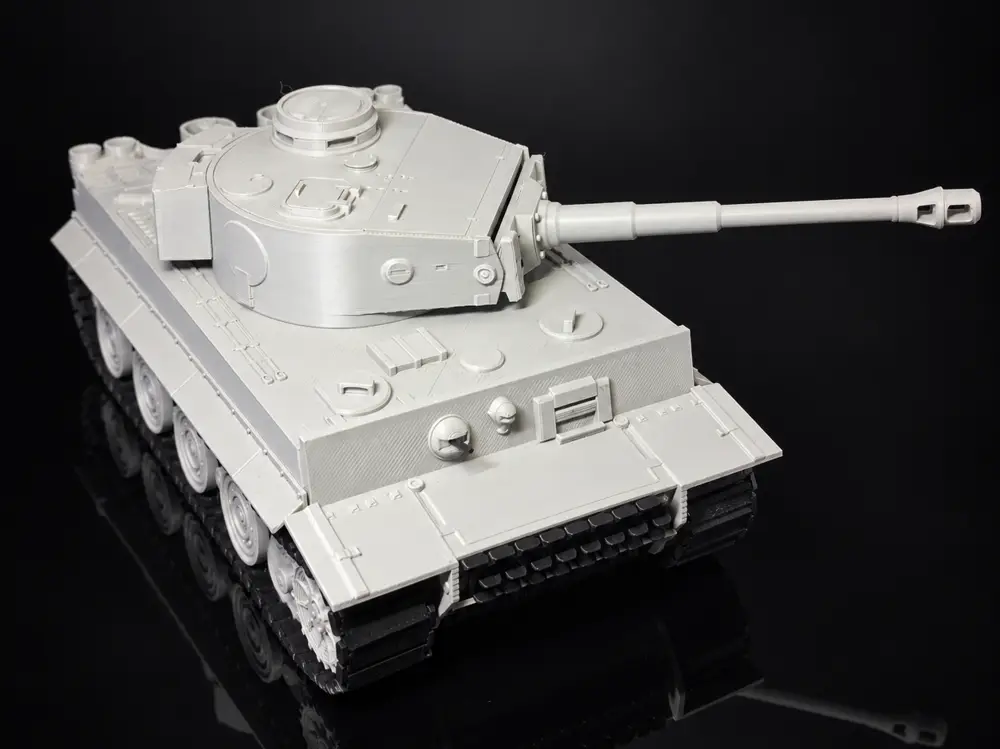 TIGER 1 1/35 SCALE TANK MODEL