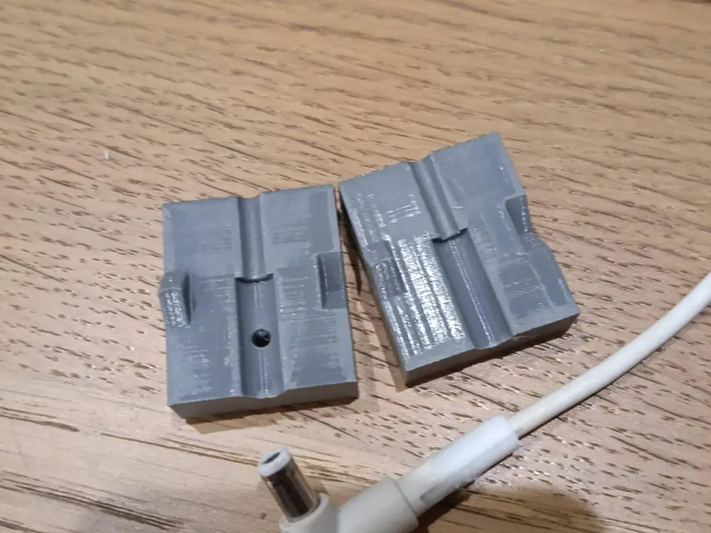 Injection mold for repairing Xiaomi G9 / G10 (and Dreame) vacuum charger cable