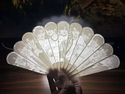 张真源 时代少年团 TNT 演员歌手透光浮雕扇
