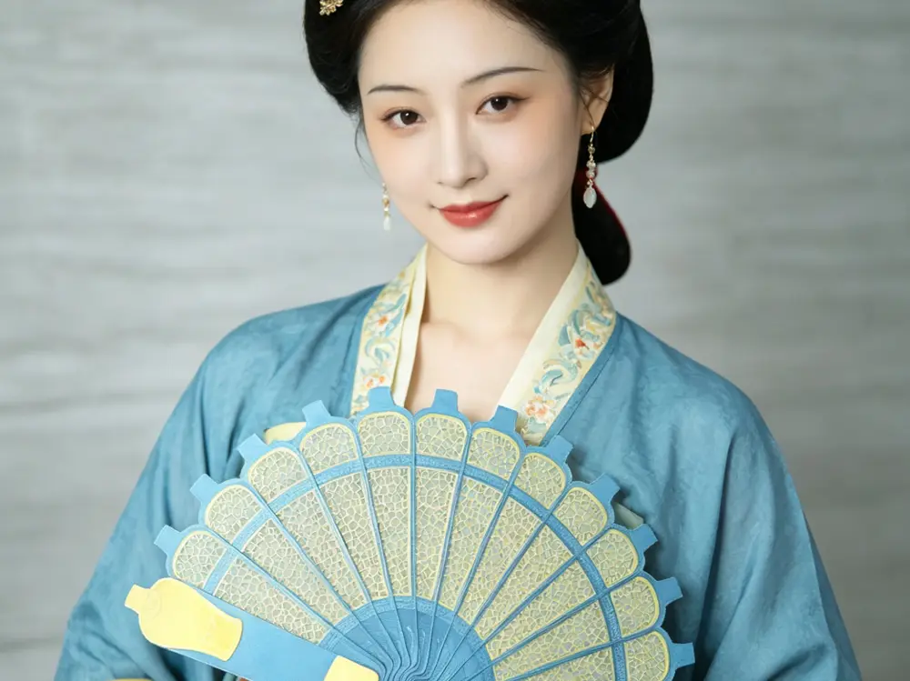 回纹玲珑扇