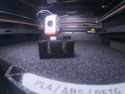 simple cable holder for 2 cables. (print in place)