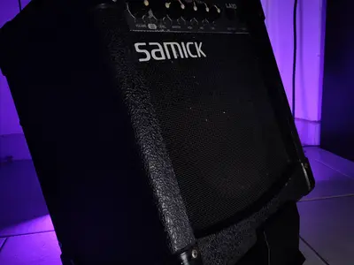 Guitar amplifier tilt stand