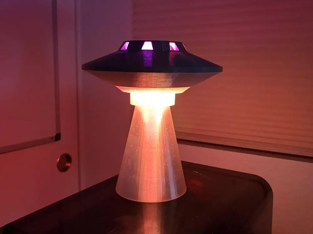 UFO Flying Saucer desk lamp accent light