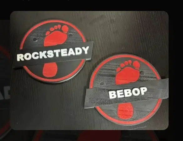 Soportes de base para las figuras de Bebop y Rocksteady de TMNT
