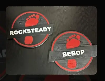 Soportes de base para las figuras de Bebop y Rocksteady de TMNT