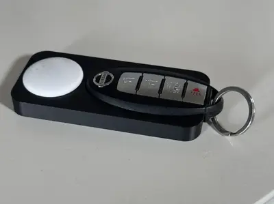Soporte para llave de coche ovalada de Nissan y AirTag