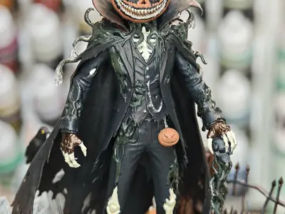 The Symbiote King – Halloween Pumpkin Figure on Graveyard Base