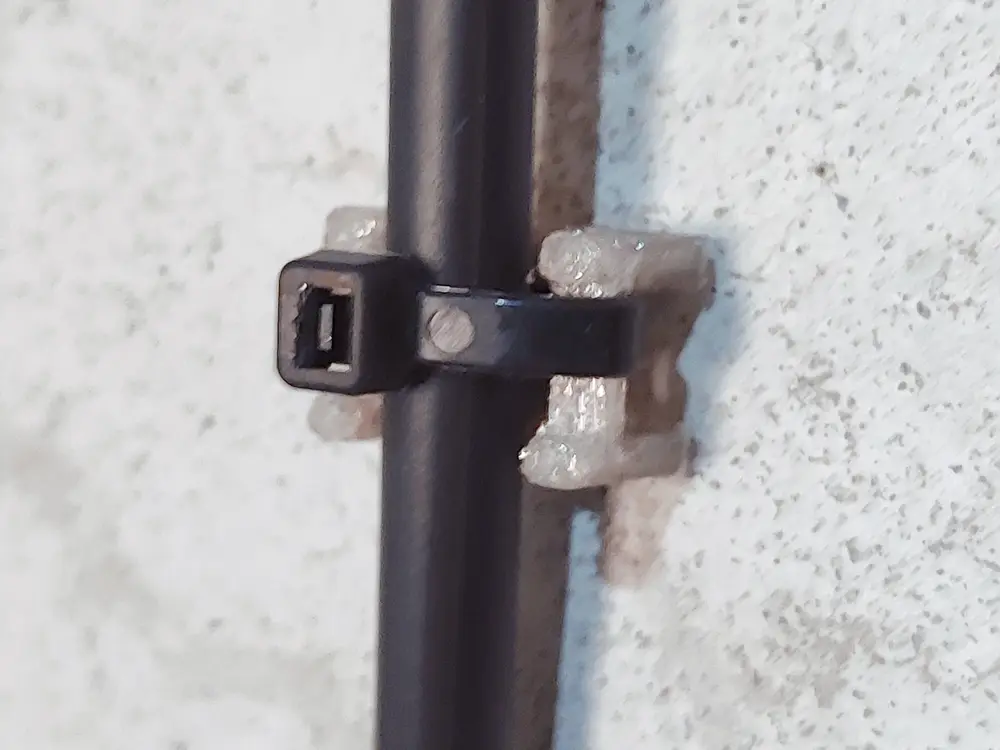 Base Fixadora para Abraçadeira de Nylon