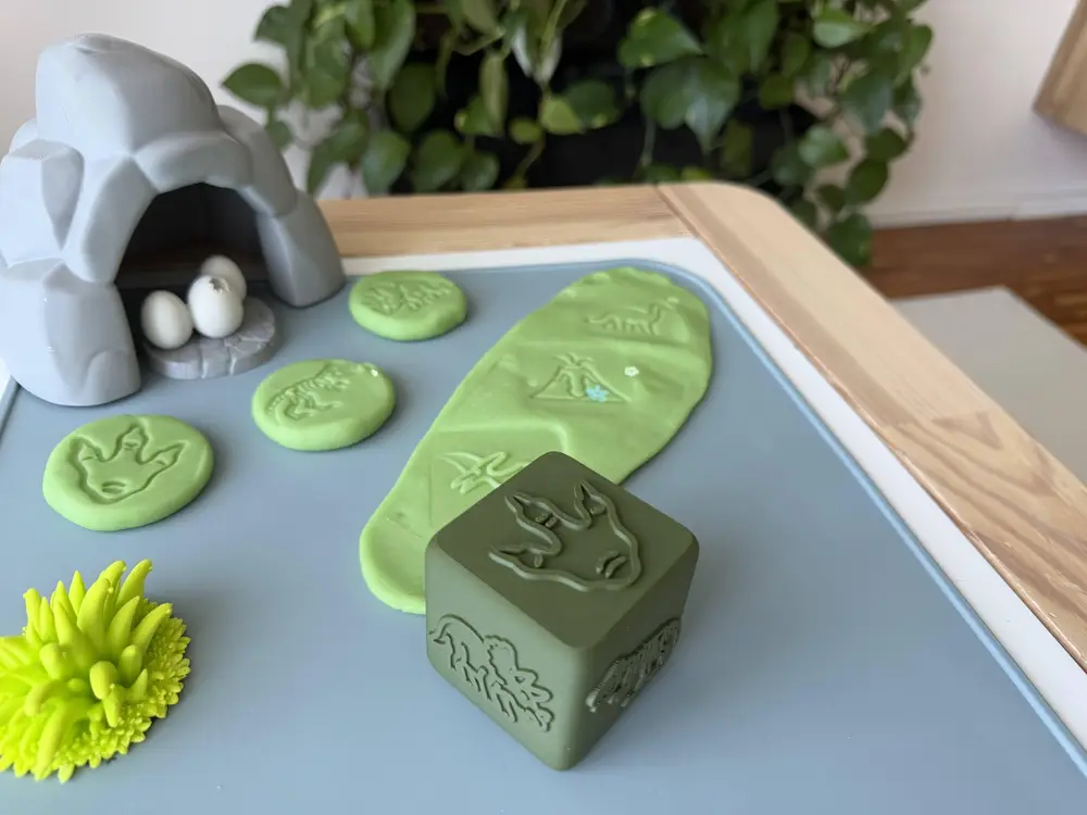Montessori Stamping Cube – Dinosaurs