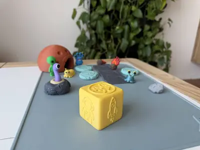 Montessori Stamping Cube – Space