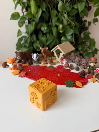 Montessori Stamping Cube – Forest Animals 2