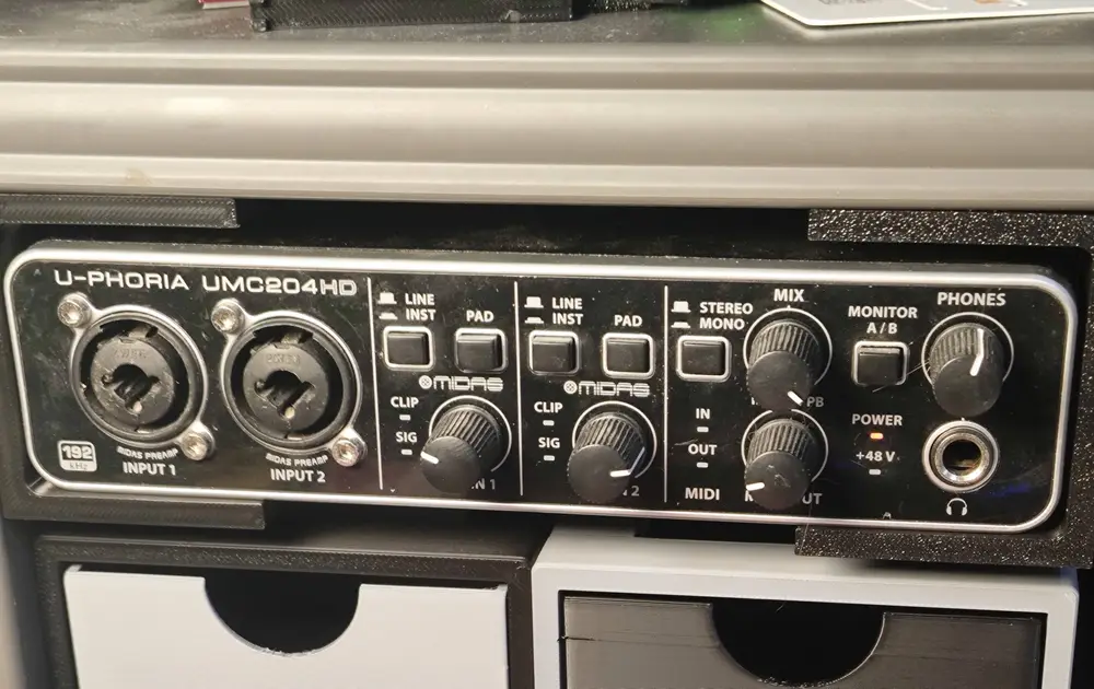 Underdesk support Behringer uphoria umc204hd