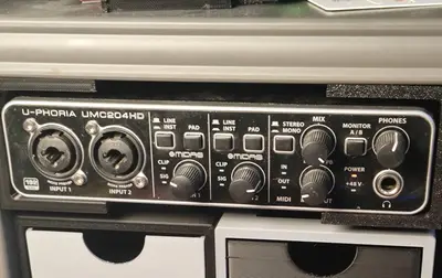 Underdesk support Behringer uphoria umc204hd