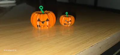 Spooky Dangle Pumpkin "BOO!" – Halloween Decoration & Keychain
