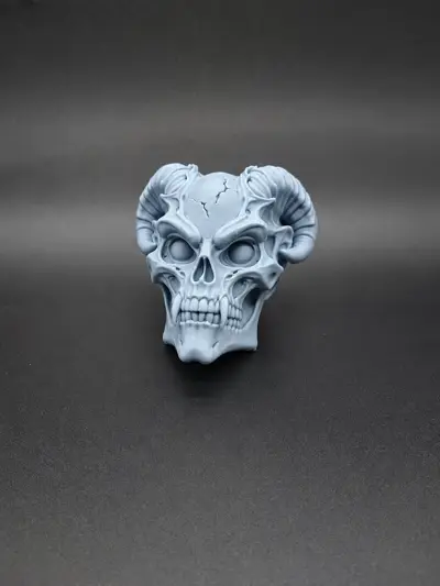 Infernal Queen Skull – Gothic Fantasy Decor