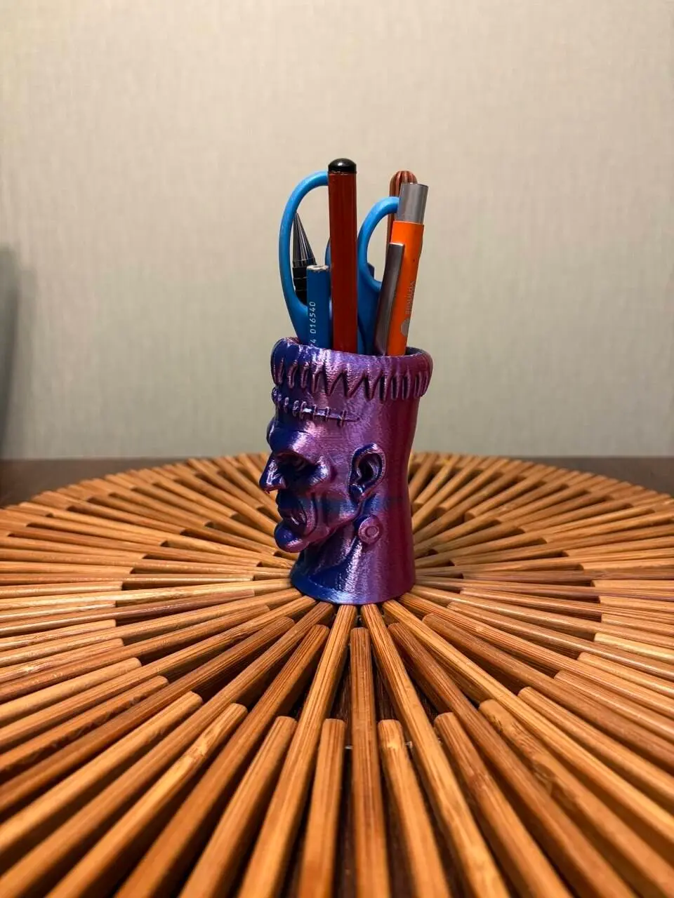 Frankensteins monster pen holder