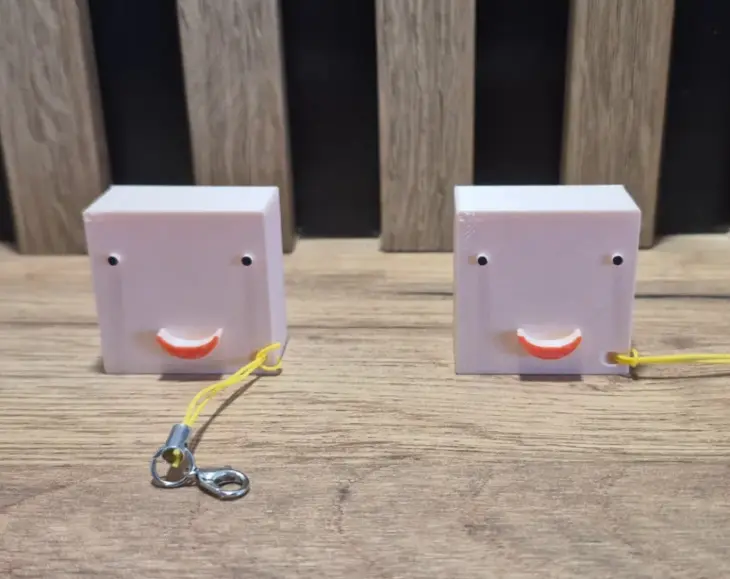 Llavero magnético de carita sonriente 6x7x3