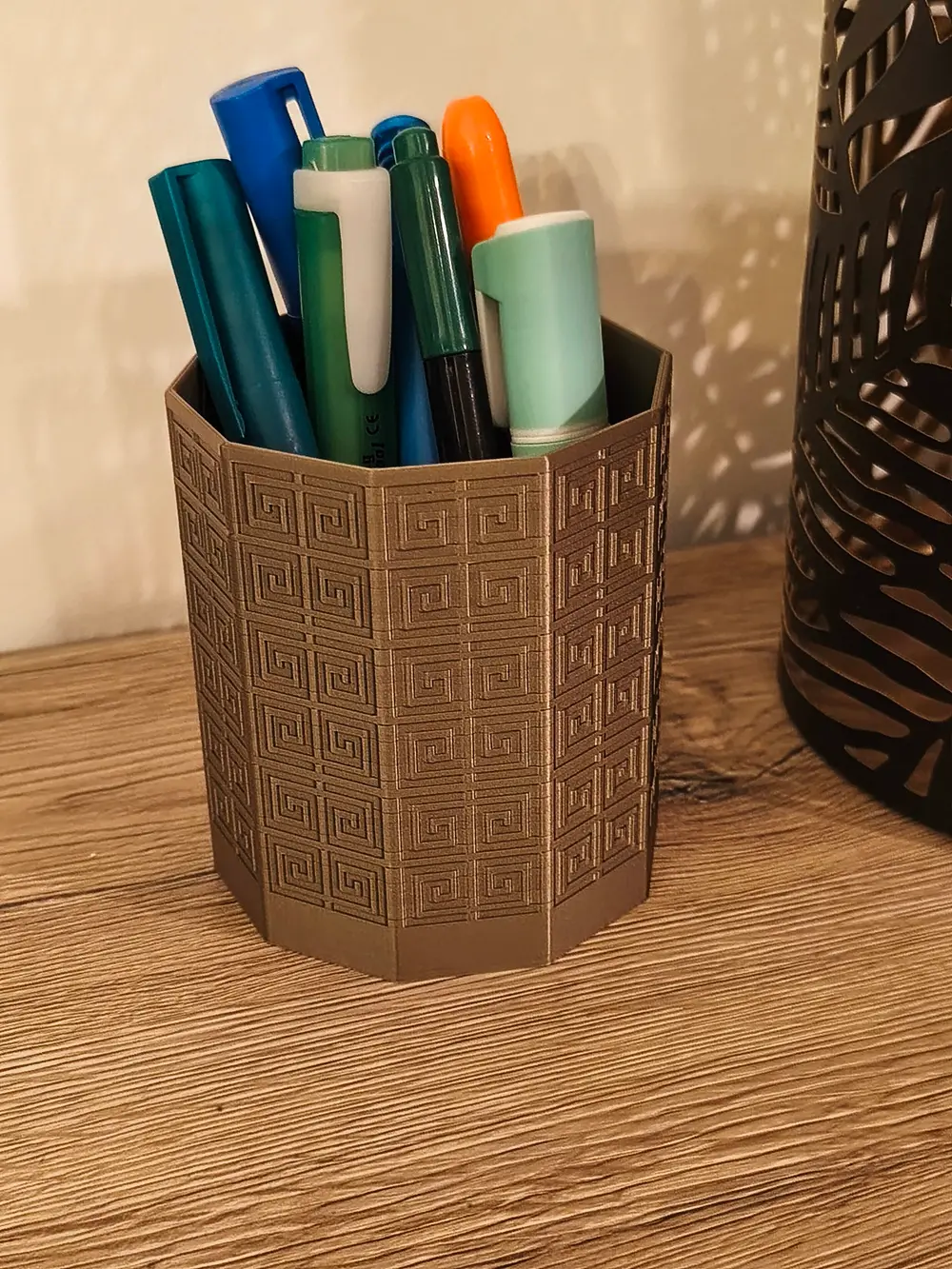 Pot a crayon style Meander