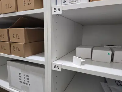 Melamine board shelf label clip and stand