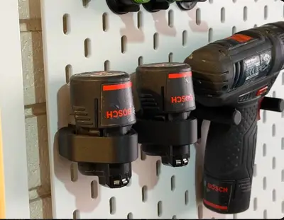 Soporte para baterías Milwaukee M12 para IKEA SKÅDIS