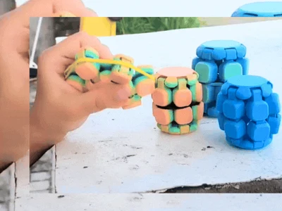 Fidget Squash Cluster Bomb 💣