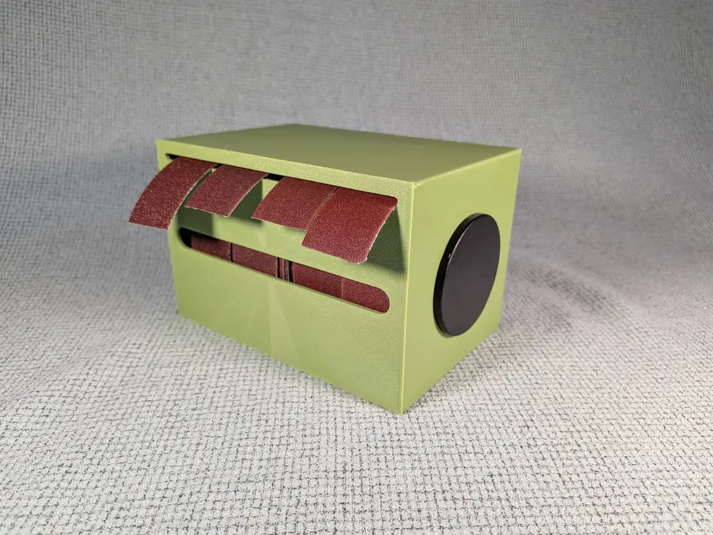 Sandpaper organizer polishing roll