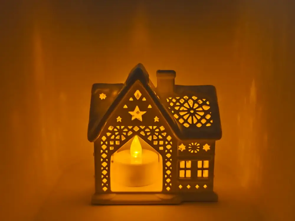 Winter House - Candle Holder