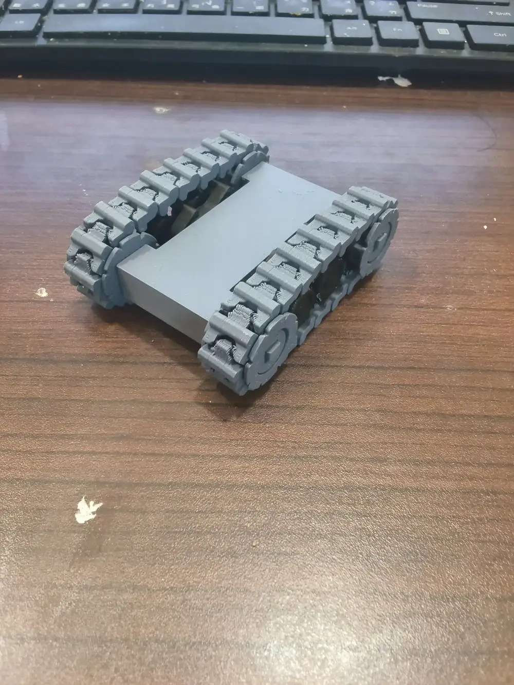 Universal chassis for Q-style tanks, made by Henderk