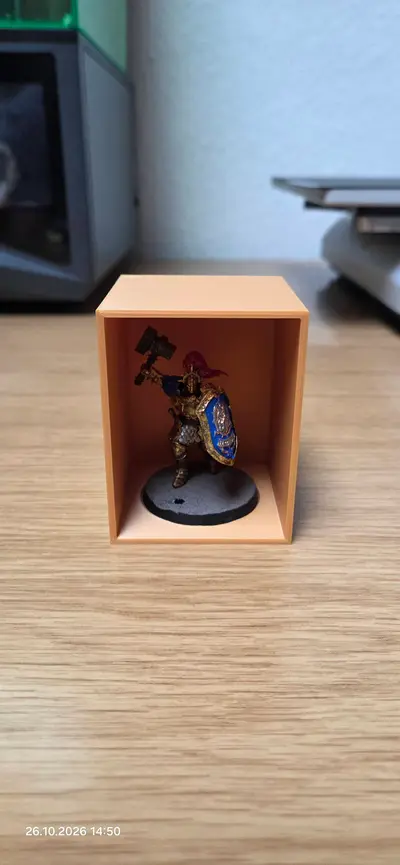 Simple Warhammer Miniature Display Cube / Desktop Showcase (40mm Base)V1