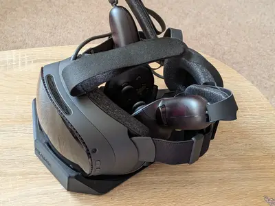 Stand for Steam Deck – Headset + Controller Stand