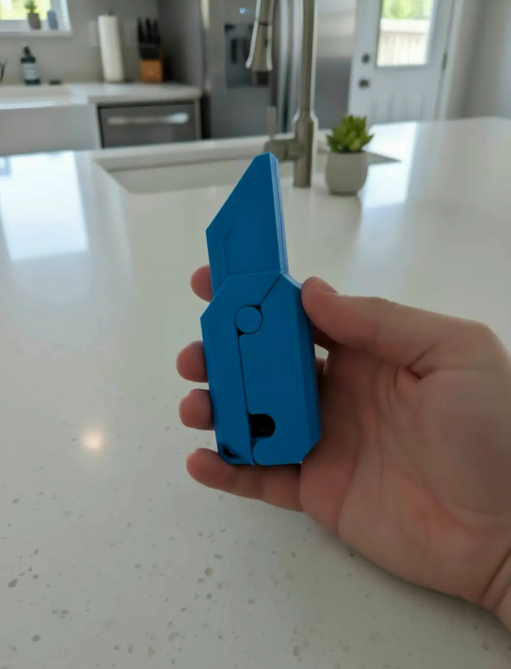 Gravity knife