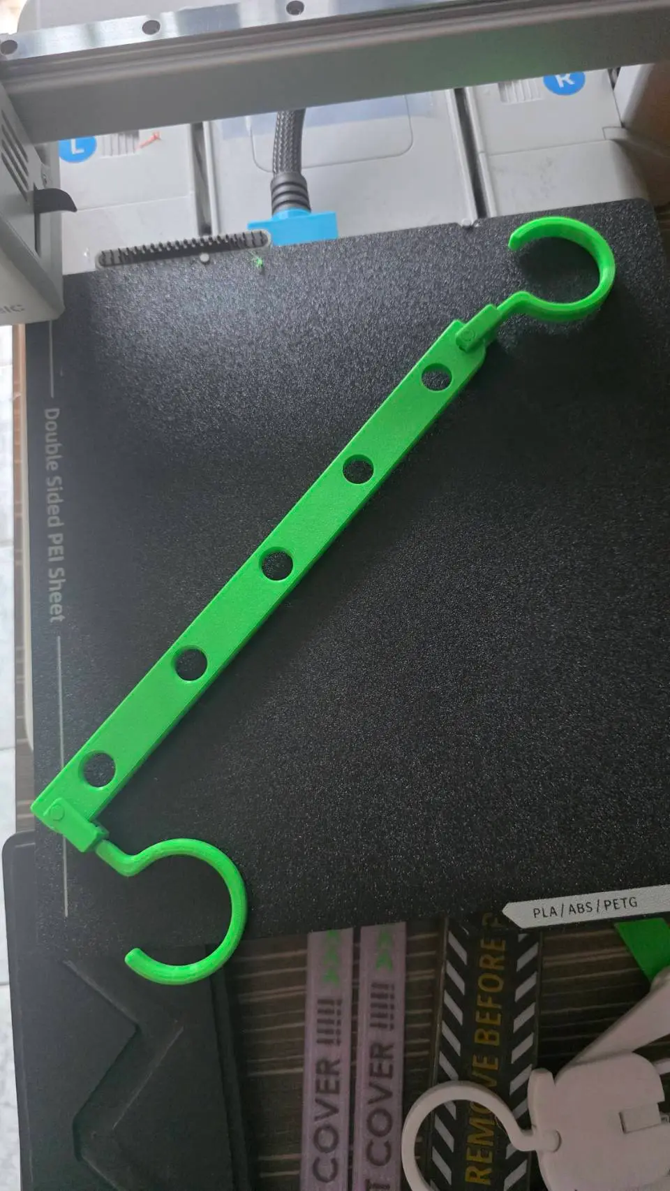 Clothes hanger rack