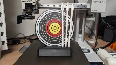 🏹 Bogenschießen-Pokal mit Zielscheibe und drei Pfeilen | Archery Trophy